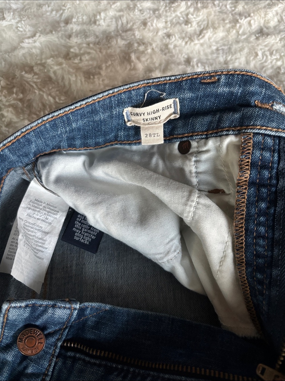 Madewell Distressed Women’s Curvy High-Rise Skinny Jeans in Medium Blue Wash - Picture 3 of 5